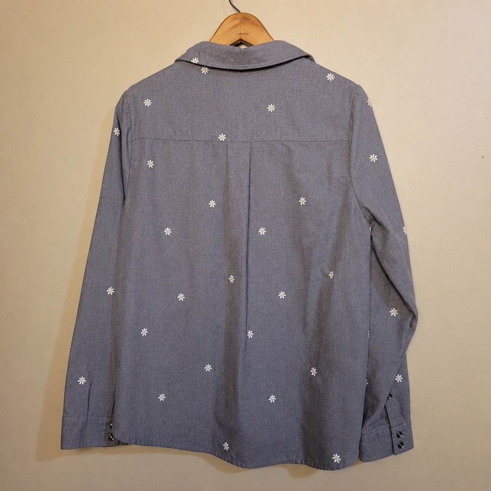 Torrid Daisy Embroidered Button Down Shirt Women Size 10 00 Grey Floral Top - Picture 2 of 9